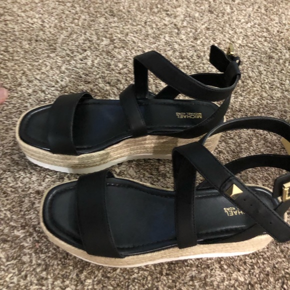 Michael Kors Lowry Wedge Sz. 10 W - Picture 2 of 3